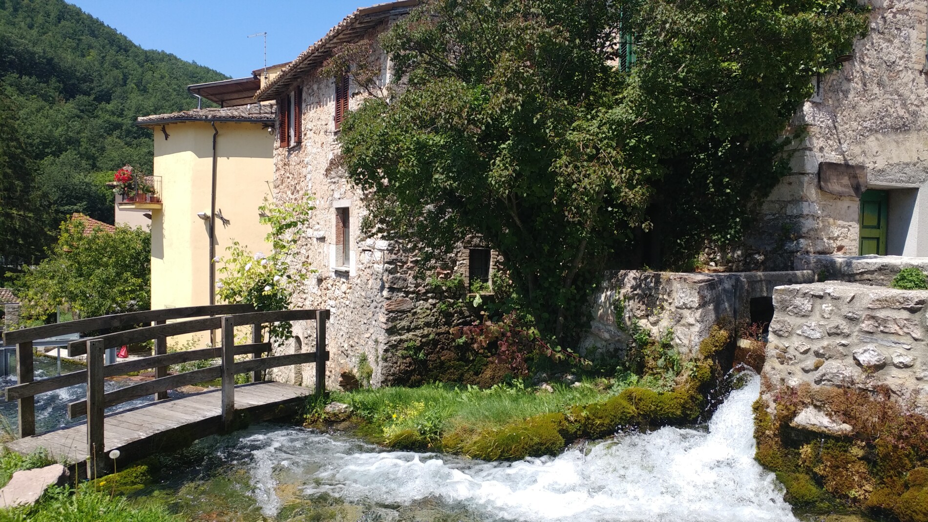 Visitare Rasiglia, la piccola Venezia dell'Umbria