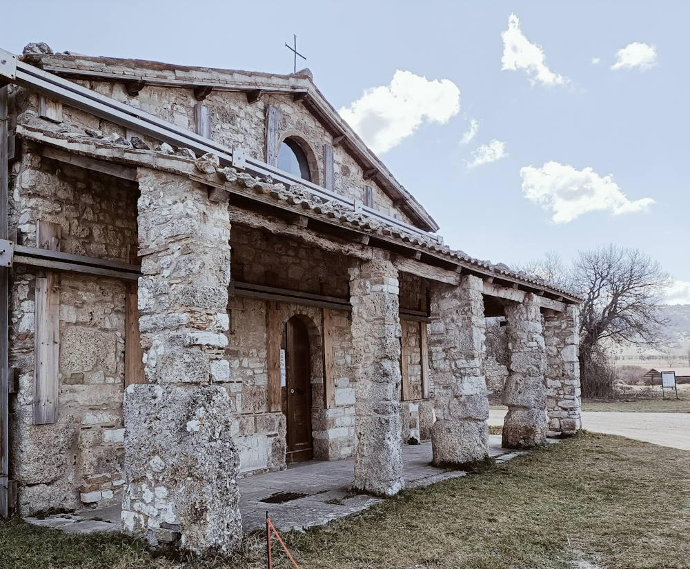 Facciata della chiesa di Santa Maria di Plestia