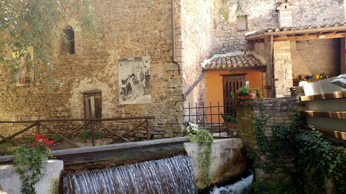 canale-nel-borgo-di-rasiglia