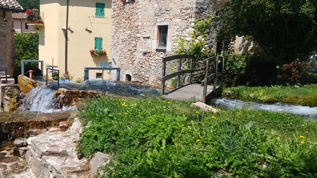 Rasiglia — Rasiglia: il borgo delle acque in Val Menotre